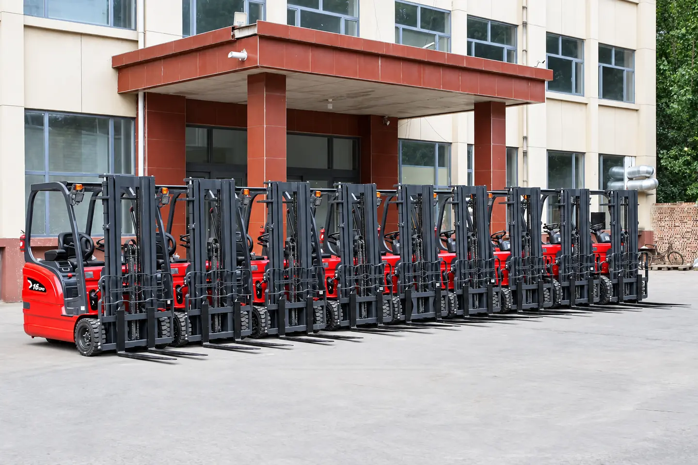Red LETENG electric forklift lineup outside the factory